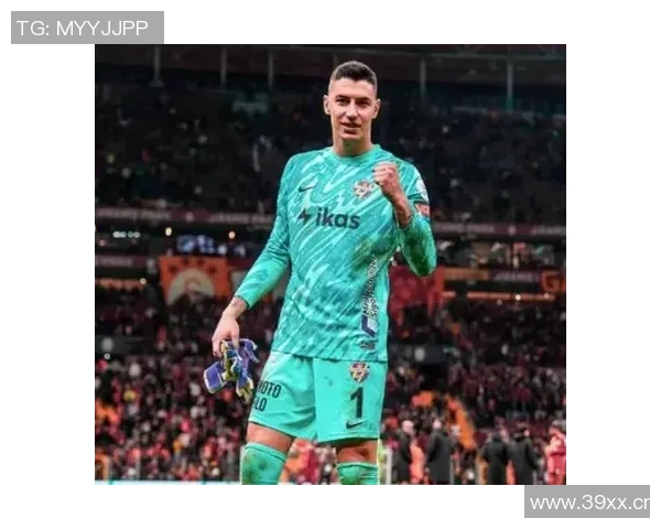 罗马门将斯维拉尔荣膺九月最佳球员表现出色仅失两球