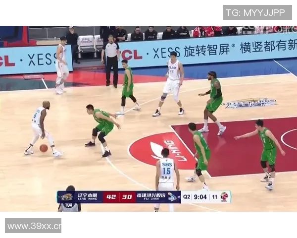 海兰德半场表现抢眼5投3中贡献12分1篮板2助攻1抢断助力全队