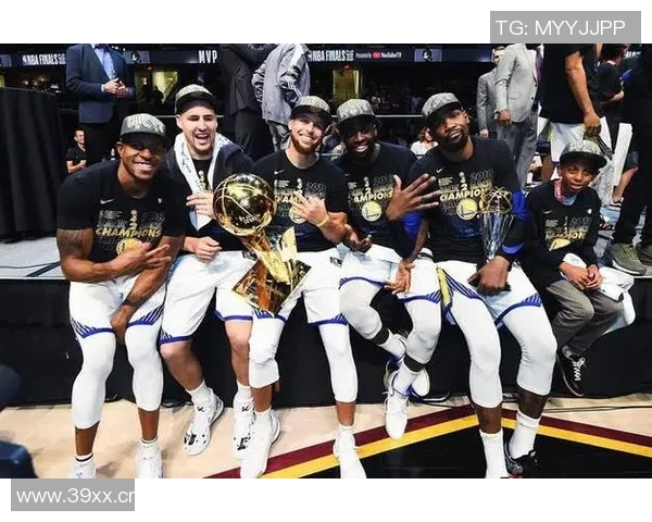 库里兄弟与克莱领衔现役仅三人三分命中率超40九季以上