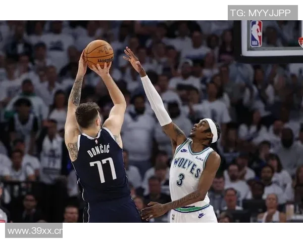 芬奇坦言球队对手速度过于敬畏强调持球压迫需加强